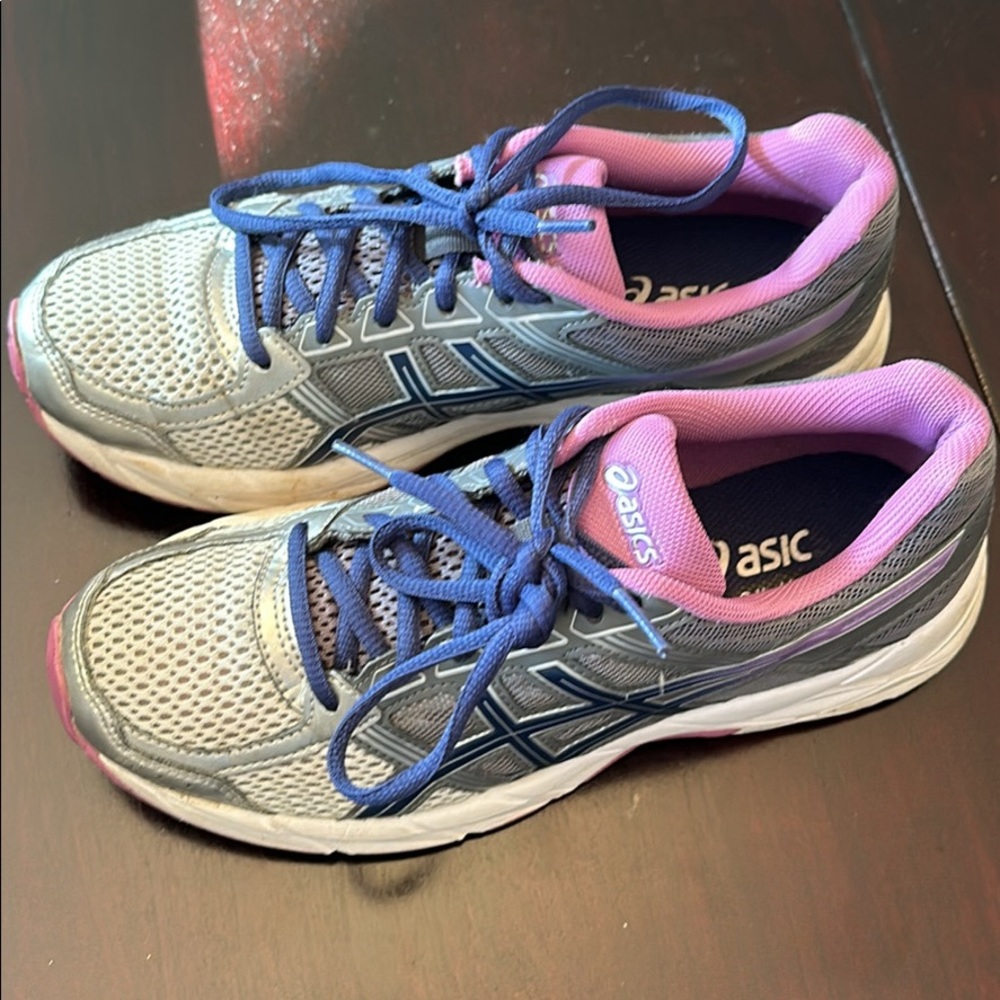 Women’s ASICS 7.5